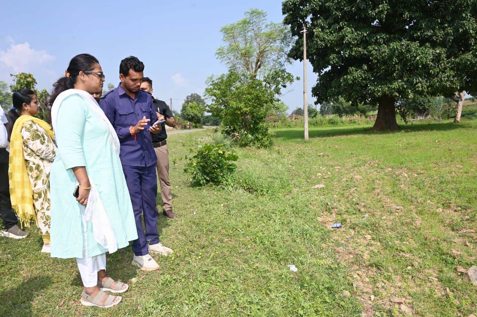 सुदूर वनांचल पोलमी के खेत में पहुंचीं कलेक्टर, नॉन-डीसीएस फसलों के सत्यापन का किया निरीक्षण 1 IMG 20261007 WA0013