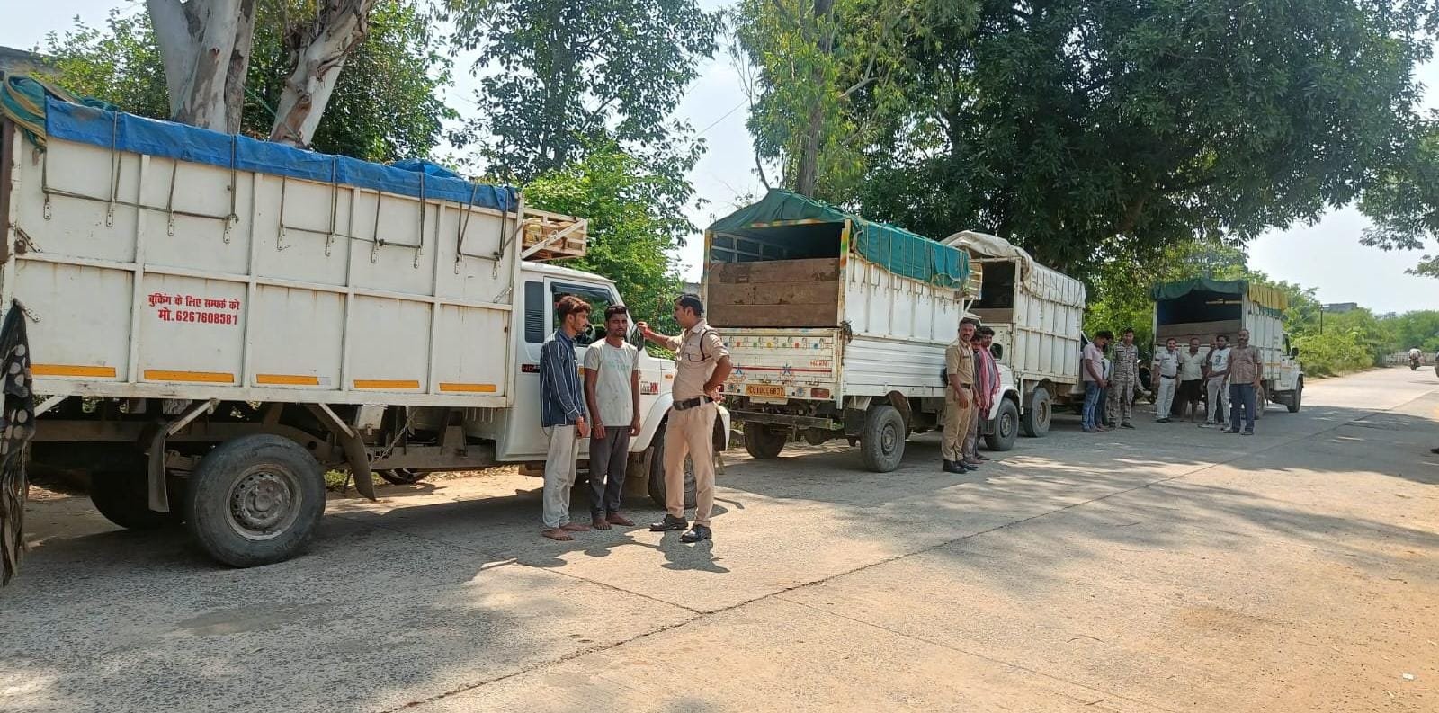 मवेशियों को बिना चारा-पानी के क्रूरतापूर्वक वाहनों में भरकर परिवहन कर रहे 08 आरोपियों को थाना कुकदुर पुलिस ने किया गिरफ्तार।* 1 IMG 20261007 WA0019