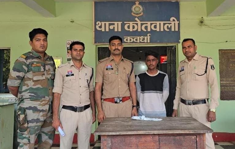 पुराना बस स्टैंड स्थित सरदार वल्लभभाई पटेल कॉम्प्लेक्स के पास धारदार चाकू लहराकर लोगों को डराने-धमकाने वाला आरोपी गिरफ्तार 1 IMG 20261013 WA0005