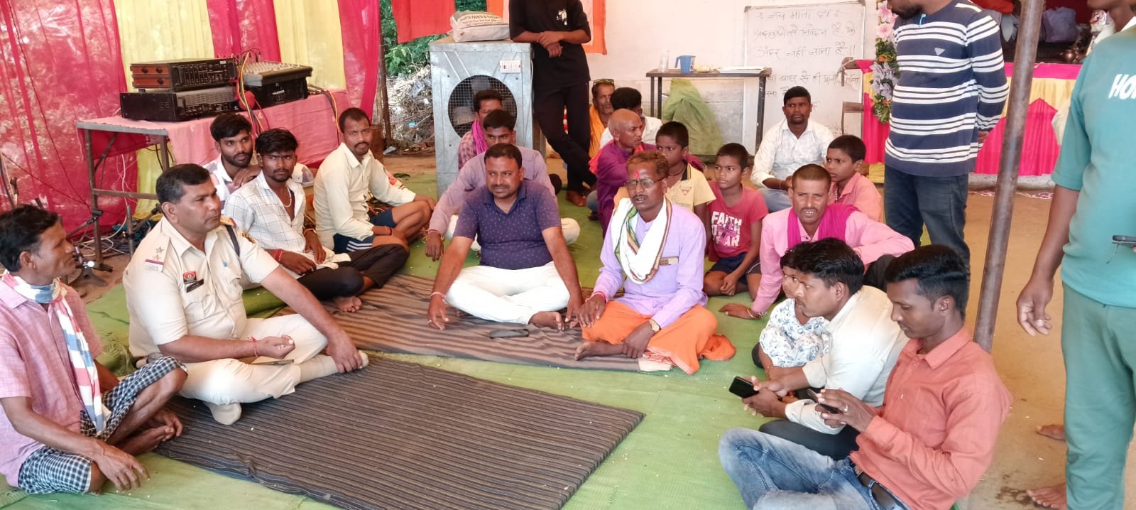 साइबर अपराधों से बचाव, यातायात नियमों के पालन, सोशल मीडिया पर मर्यादित व्यवहार एवं आपसी भाईचारा बनाए रखने की दी गई समझाइश।* 1 IMG 20261016 WA0015