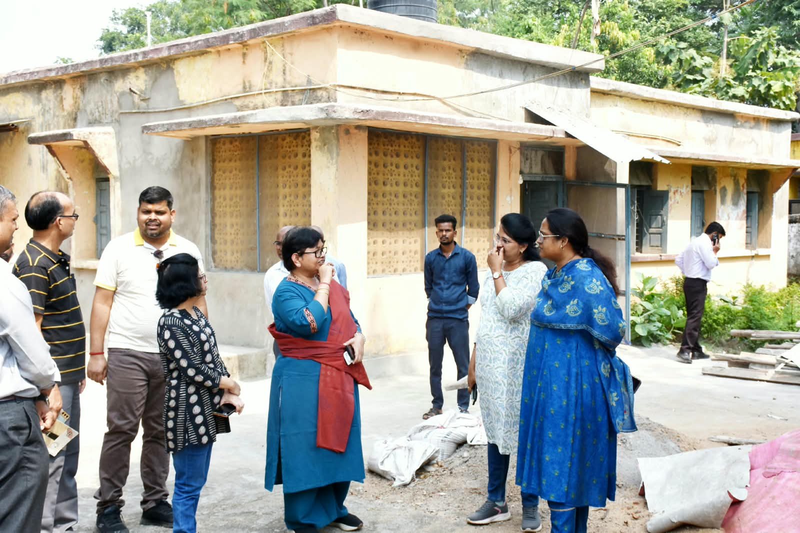 जिला एवं सत्र न्यायाधीश एवं कलेक्टर ने न्यायालयीन अधिकारियों-कर्मचारियों की आवासीय कॉलोनी के लिए प्रस्तावित स्थलों का किया निरीक्षण* 1 IMG 20261018 WA0027