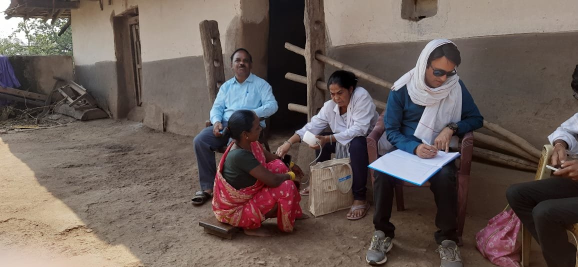 कलेक्टर श्रीमती तुलिका प्रजापति के निर्देश पर ग्राम नंदनी-कुमान में घर-घर स्वास्थ्य परीक्षण एवं सर्वे 1 IMG 20261021 WA0020